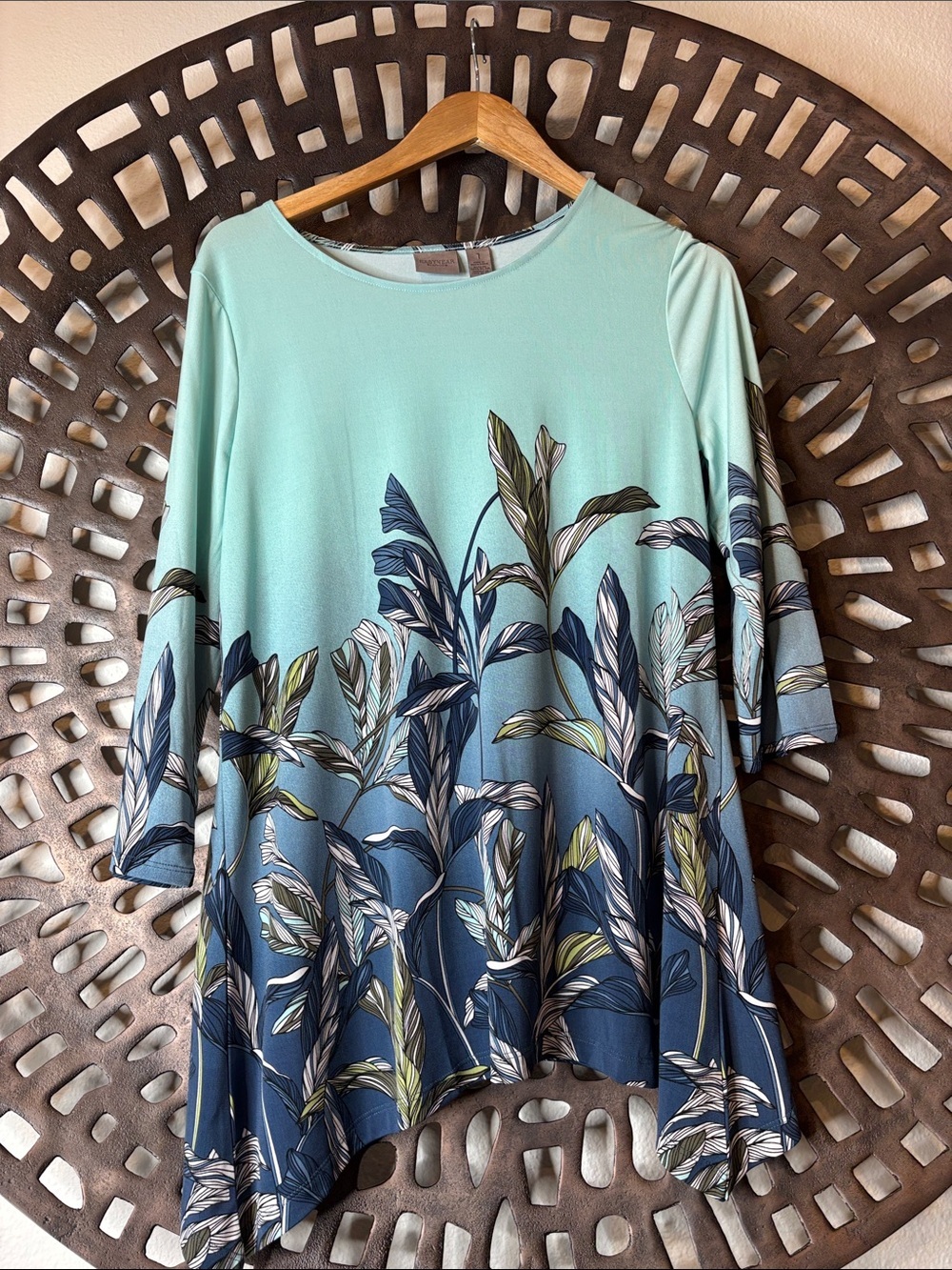 💙Vacation Chico's Easywear Light Teal Navy Botanical Print Flowy Top Size 1 Med💙